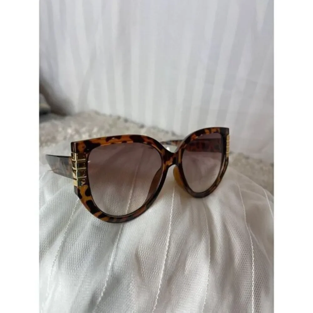 So Purrsuasive Cat Eye Frame Fashion Sunglasses‎ Tortoise